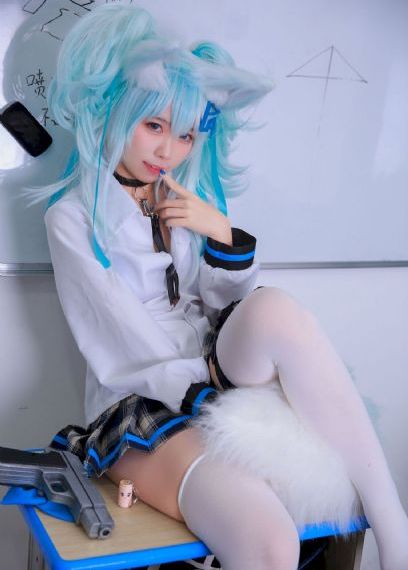 穿紧身牛仔裤美女被啪啪_超清完整在线观看