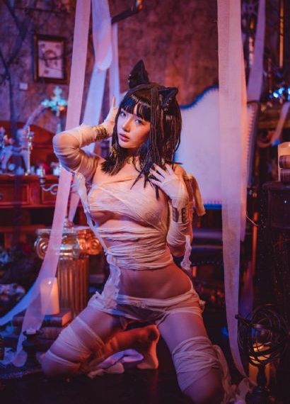 亚洲女人夜夜欢日日摸_超清高清迅雷在线观看